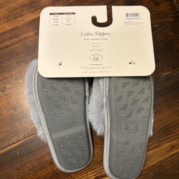 Laura Ashley Fuzzy Slippers, Open Toe, Gray, Memory Foam, Size 5-6 (Small) - Picture 2 of 4